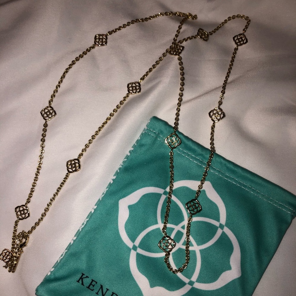 Kendra Scott necklace